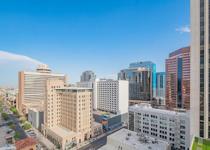 Bright & Stylish 2br High-rise Pool Gym Access * Phoenix