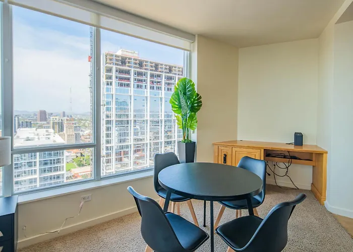 Bright & Stylish 2br High-rise Pool Gym Access Apartamento *