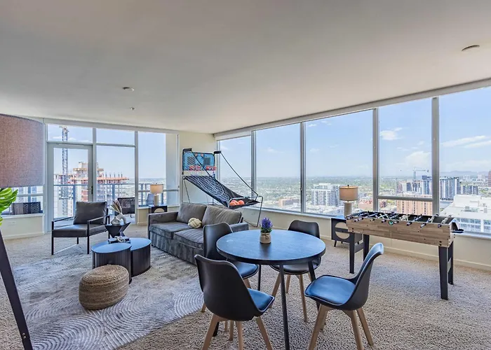 Bright & Stylish 2br High-rise Pool Gym Access Apartamento
