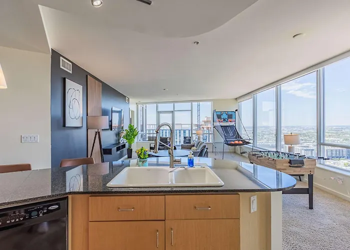 Bright & Stylish 2br High-rise Pool Gym Access Apartamento *