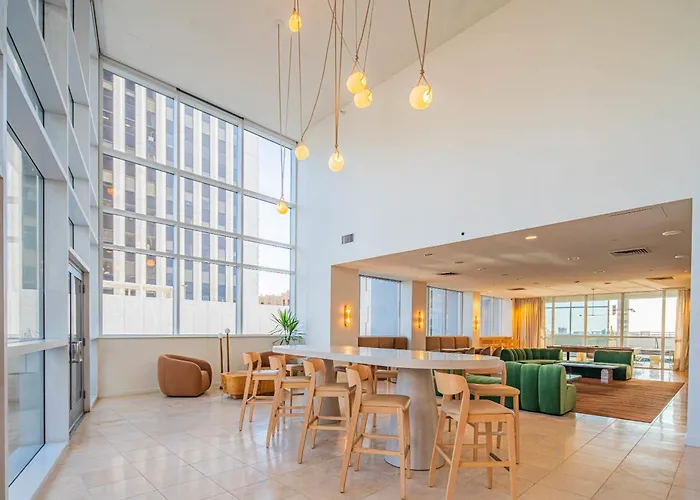 Apartamento Bright & Stylish 2br High-rise Pool Gym Access *