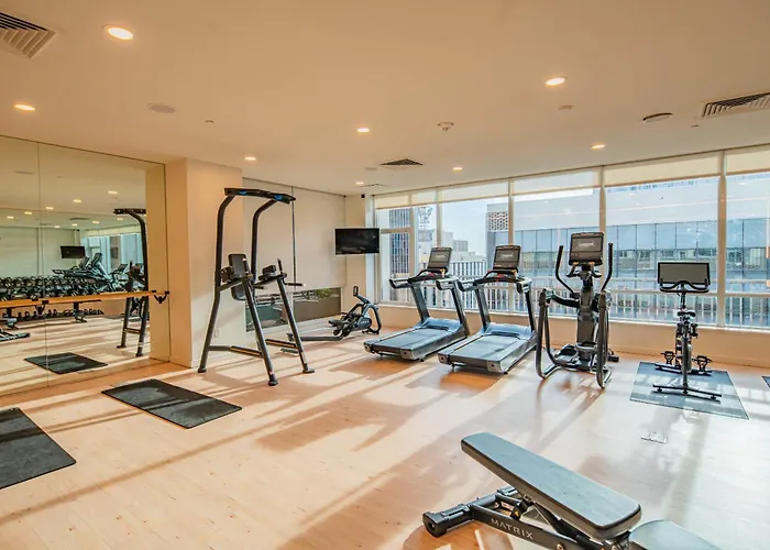 Bright & Stylish 2br High-rise Pool Gym Access
